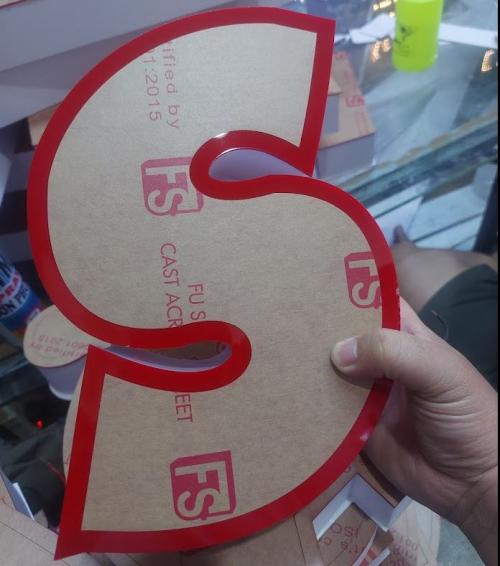 Chữ Nổi Mica Khắc Viền – Giải Pháp Quảng Cáo Sang Trọng Không Cần Đèn