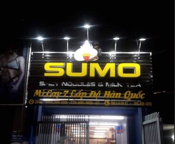 Bảng hiệu thanh lam, chữ mica sáng mặt, lắp đèn pha điện