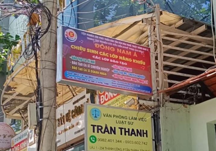 Hộp đèn vẫy bạt 2 mặt - lắp trên cao