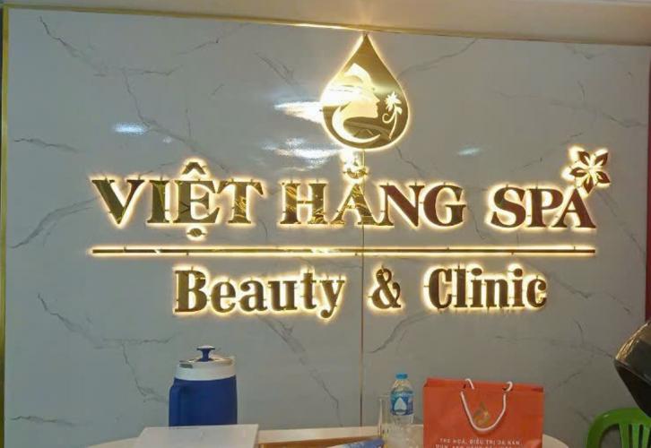 logo inox vàng gương có đèn dán tường đẹp, sang trọng
