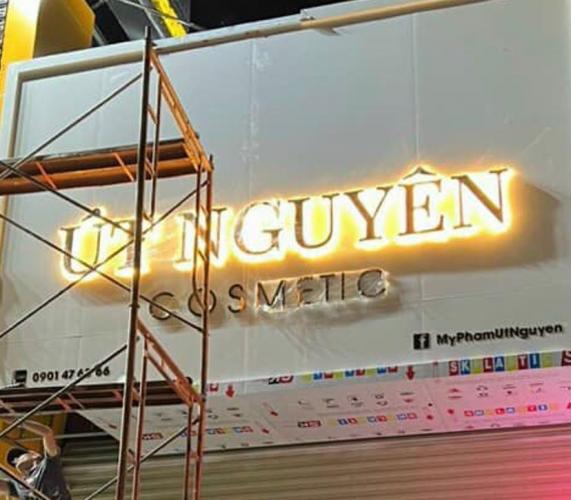 Chữ alu đèn sáng chân