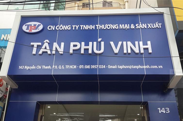 bảng hiệu nền alu, chữ mica nổi khối không đèn.