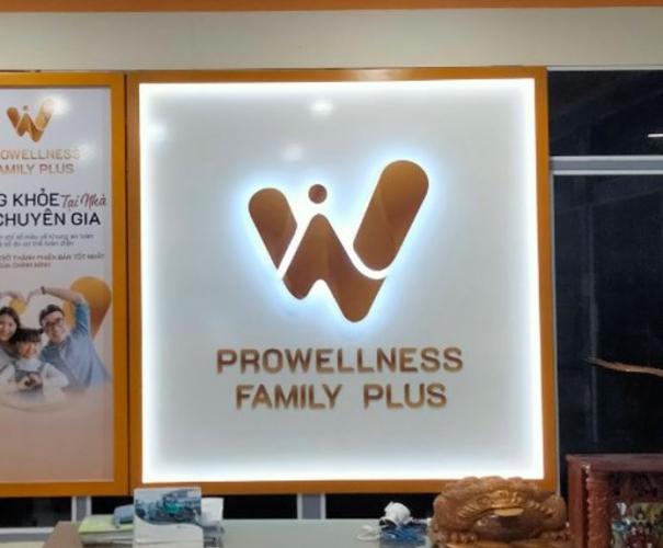 logo dán tường alu gương đèn sáng hắt chân đẹp, sang trọng giá rẻ