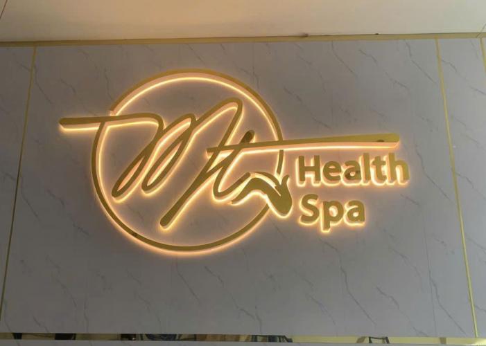 làm logo dán tương có đèn hắt chân, dán nền alu vân đá siêu đẹp