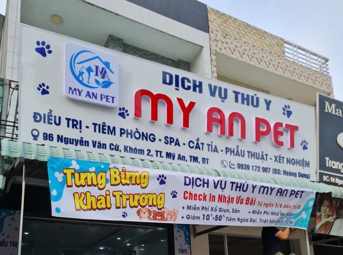 bảng quảng cáo trắng, nội dung mica đơn giản giá rẻ