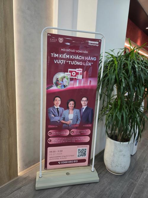 Standee Đế Nước – Giải Pháp Bảng Quảng Cáo Ngoài Trời Bền Vững