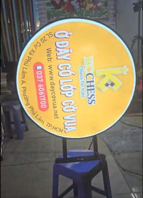 Hộp Đèn Mica Hút Nổi Tròn Dán Decal – Giải Pháp Quảng Cáo Nổi Bật & Tiết Kiệm