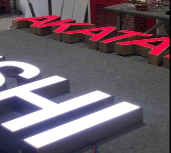 Chữ Inox Nổi Khối Đèn Sáng Mặt - Sự Lựa Chọn Đẳng Cấp Trong Quảng Cáo Thương Hiệu