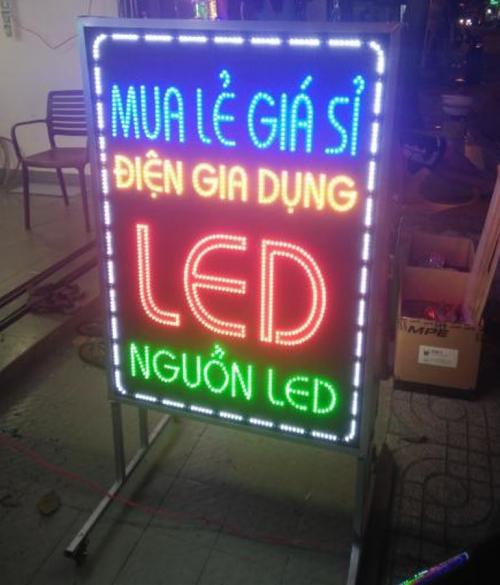 Hộp Đèn LED Ruồi Có Chân - Giải Pháp Quảng Cáo Linh Hoạt, Hiệu Quả